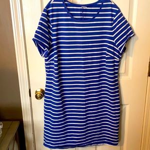 Old Navy - women’s XXL (fits more like XL) - blue/white - cute & comfortable!